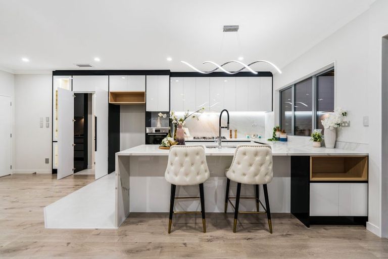 Photo of property in 21 Black Shed Road, Flat Bush, 2019