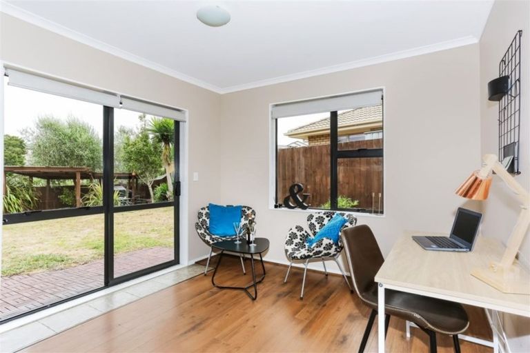 Photo of property in 11 Ina Ville Drive, Pukekohe, 2120