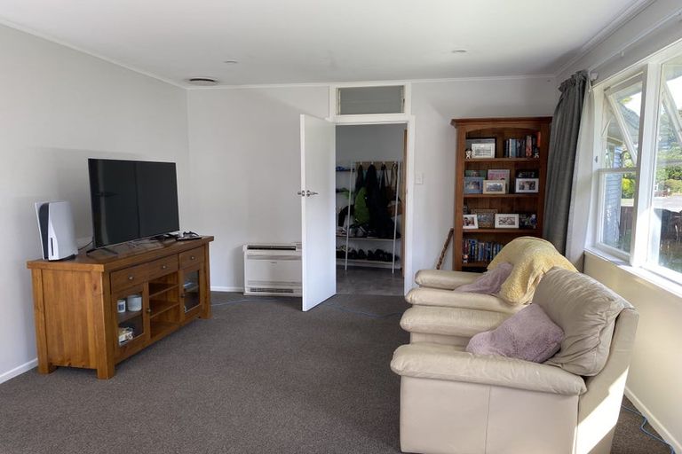 Photo of property in 6 Moehau Grove, Trentham, Upper Hutt, 5018