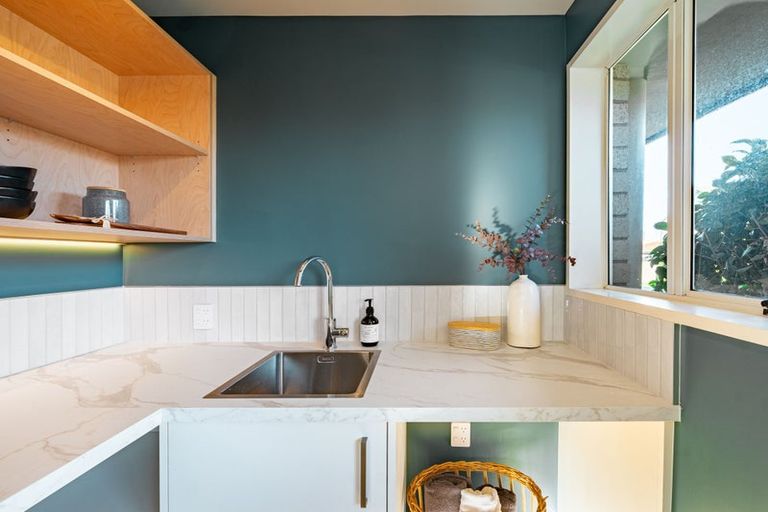 Photo of property in 18 Sawtell Place, Northcote, Christchurch, 8052