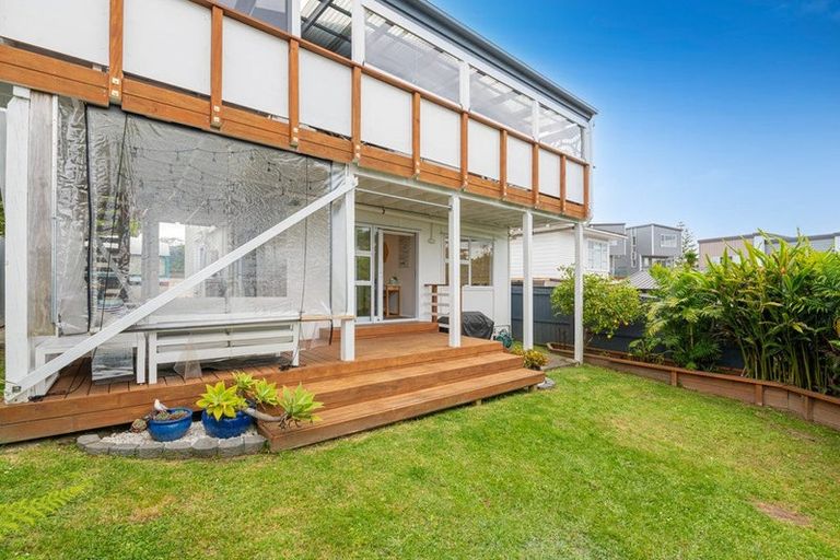 Photo of property in 1/302 Sunset Road, Windsor Park, Auckland, 0632