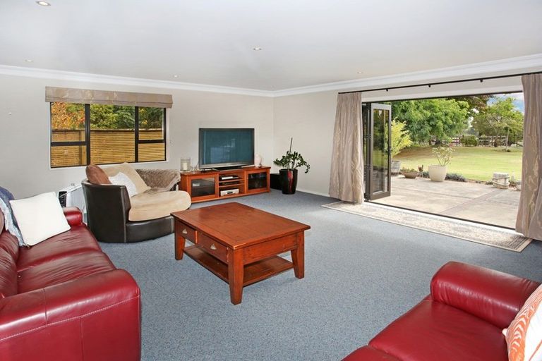 Photo of property in 2 Raukawa Grove, Waiuku, 2123