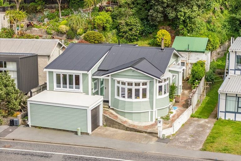 Photo of property in 141 Breaker Bay Road, Breaker Bay, Wellington, 6022