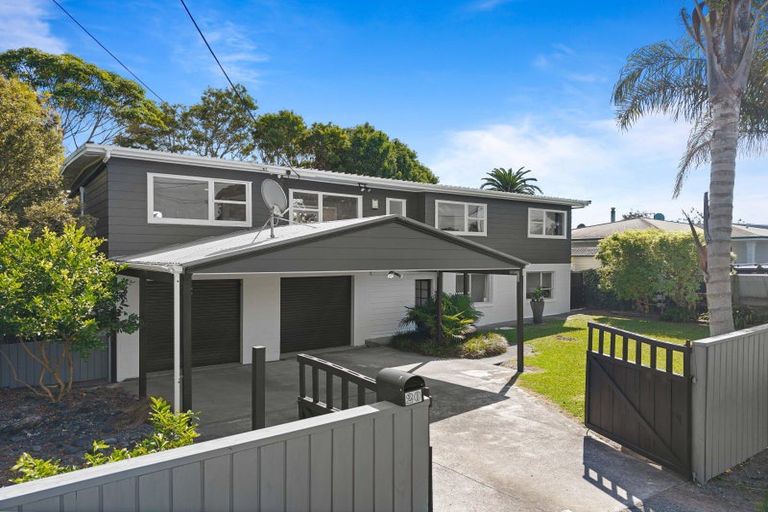 Photo of property in 20 Great North Road, Riverhead, 0820