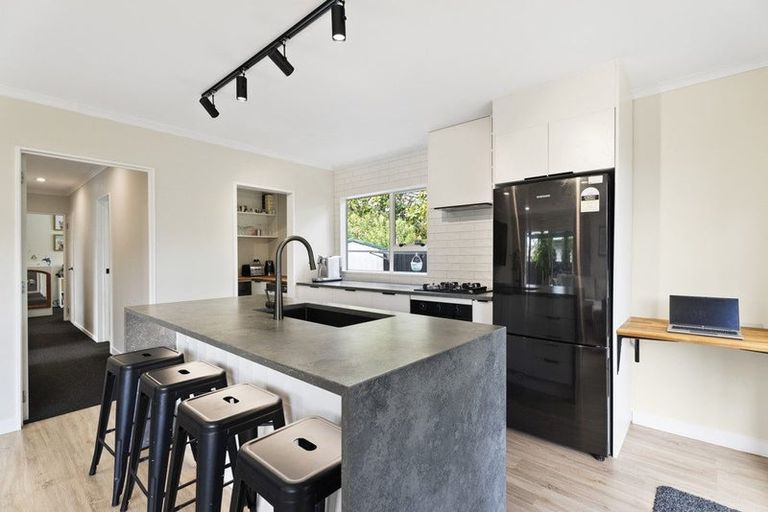 Photo of property in 3/69 Awaroa Road, Helensville, 0800