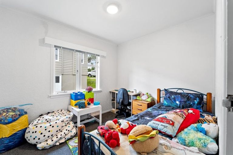 Photo of property in 64 Sherwood Avenue, Te Atatu South, Auckland, 0610