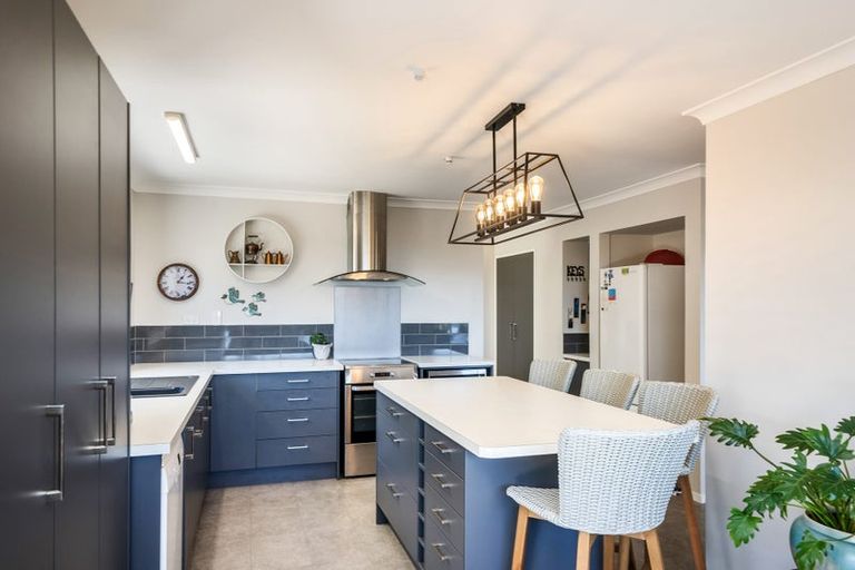 Photo of property in 64 Kotare Street, Waikanae, 5036