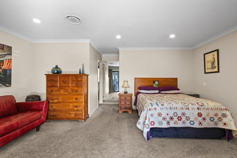 Photo of property in 9 Bassett Place, Taradale, Napier, 4112