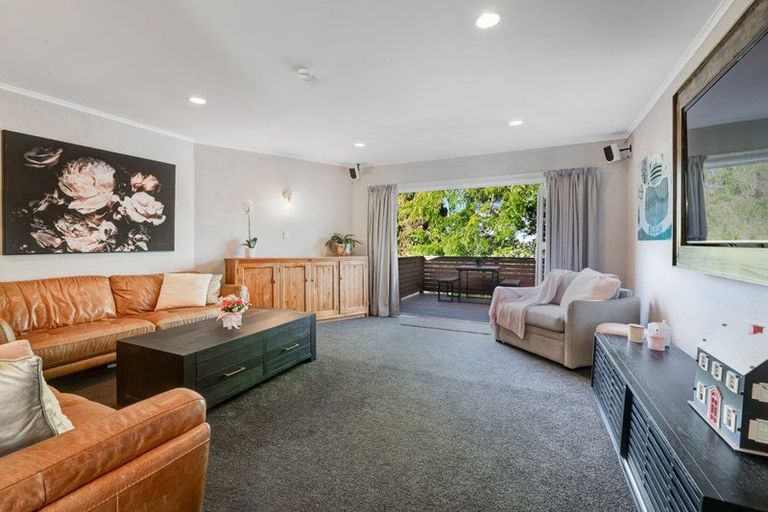 Photo of property in 1/14 Roband Avenue, Glenfield, Auckland, 0629