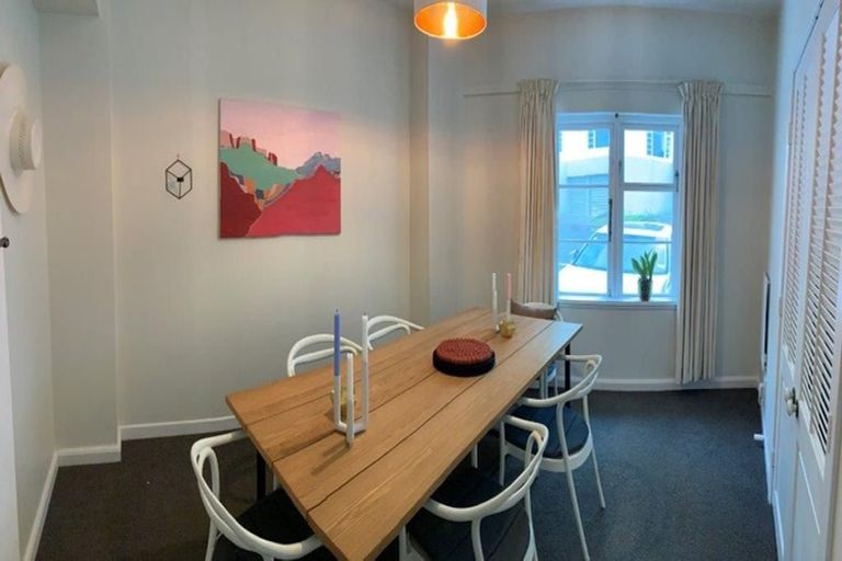 Photo of property in Olympus Flats, 2/280 Oriental Parade, Oriental Bay, Wellington, 6011