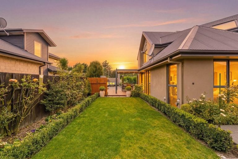Photo of property in 562a Bower Avenue, Parklands, Christchurch, 8083