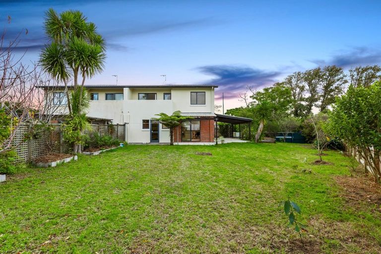 Photo of property in 32 Marinich Drive South, Ranui, Auckland, 0612