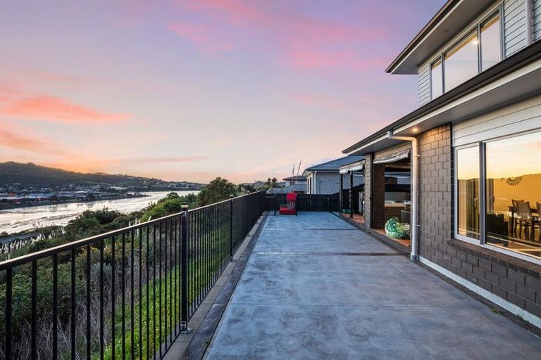 Photo of property in 10 Omaka Place, Aotea, Porirua, 5024