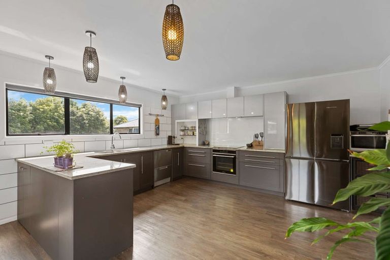 Photo of property in 16 Rossiter Avenue, Waiuku, 2123