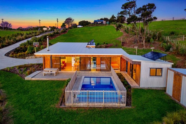 Photo of property in 94 Amreins Road, Waitakere, Henderson, 0782