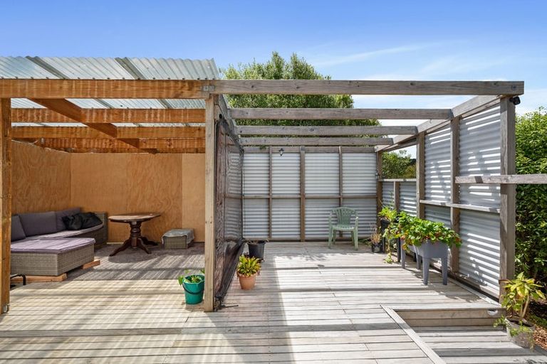 Photo of property in 140 Awaroa Road, Helensville, 0800