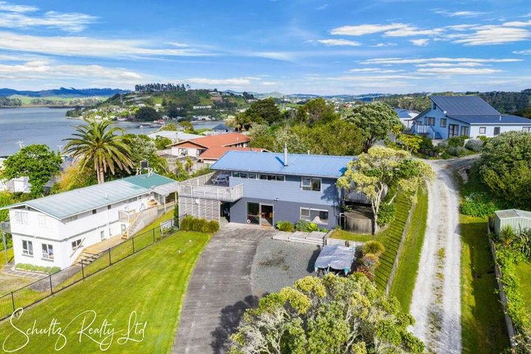 Photo of property in 23 Oxford Street, Whakapirau, 0583