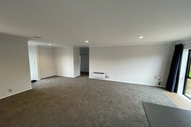Photo of property in 2/55 Northcote Road, Hillcrest, Auckland, 0627