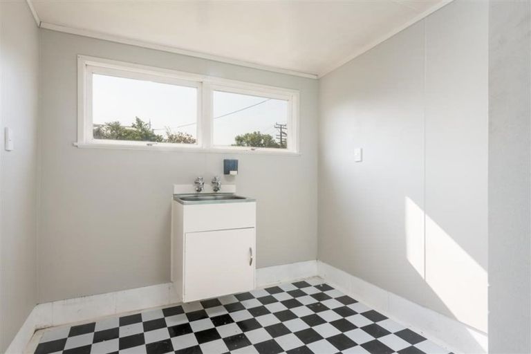 Photo of property in 21 Railway Street, Helensville, 0800