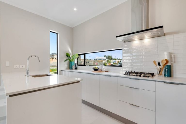 Photo of property in 2 Kuparu Lane, Red Beach, 0932