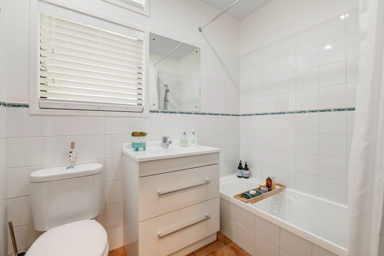 Photo of property in 1 Cross Street, Manly, Whangaparaoa, 0930
