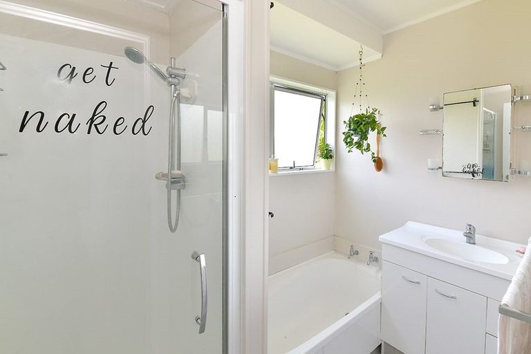 Photo of property in 129 Awaroa Road, Helensville, 0800