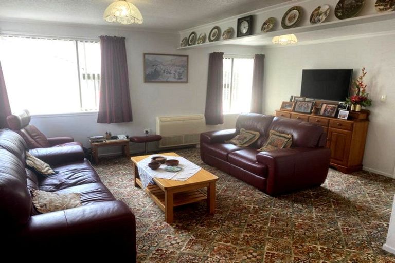 Photo of property in 4 Albert Street, Hawera, 4610