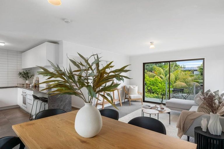 Photo of property in 2/59 Norwood Road, Bayswater, Auckland, 0622