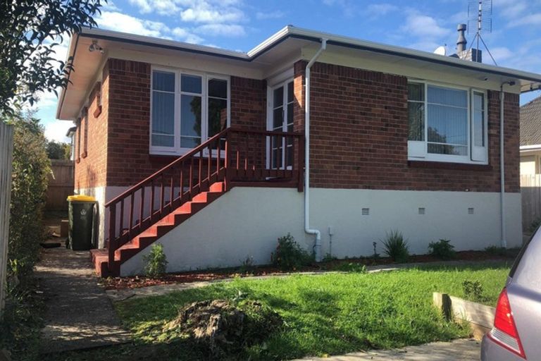 Photo of property in 52 Churchill Avenue, Manurewa, Auckland, 2102