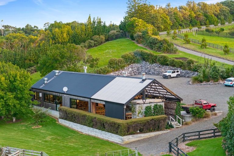 Photo of property in 376 Taiapa Road, Muriwai, Waimauku, 0881