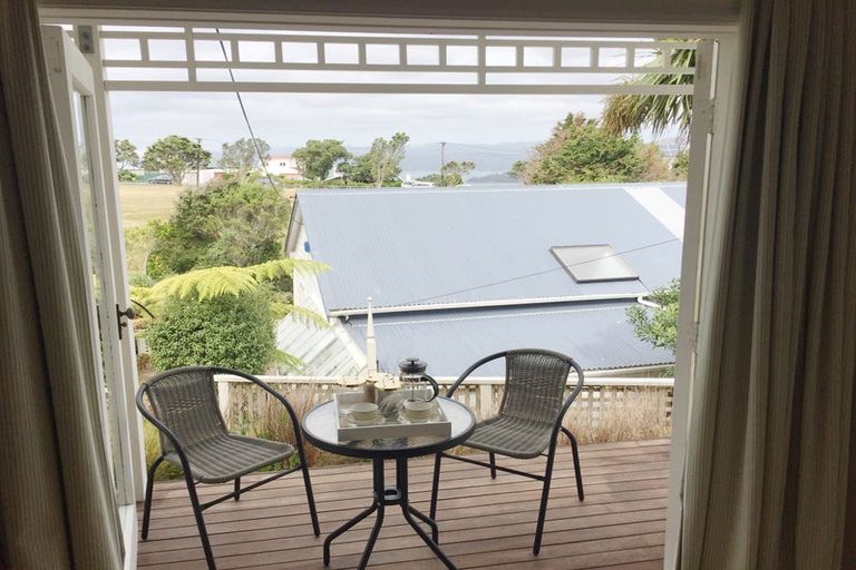 Photo of property in 19 Harbour View Road, Northland, Wellington, 6012