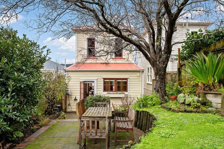 Photo of property in 6 Stanley Street, Berhampore, Wellington, 6023