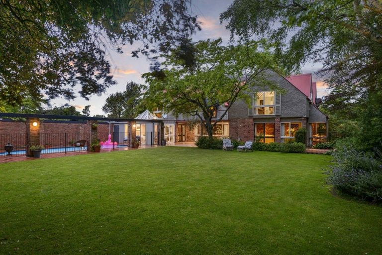 Photo of property in 15a Clyde Road, Upper Riccarton, Christchurch, 8041