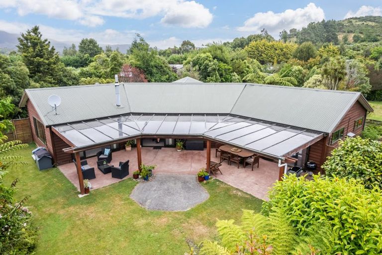 Photo of property in 38 Emerald Hill Drive, Birchville, Upper Hutt, 5018