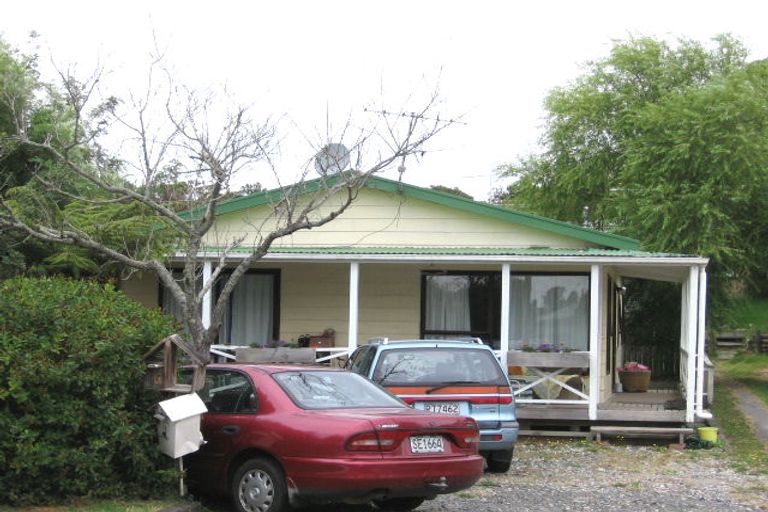 Photo of property in 1/6 Neptune Avenue, Beach Haven, Auckland, 0626