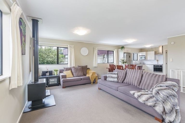Photo of property in 4/1 Cheval Drive, Totara Vale, Auckland, 0629