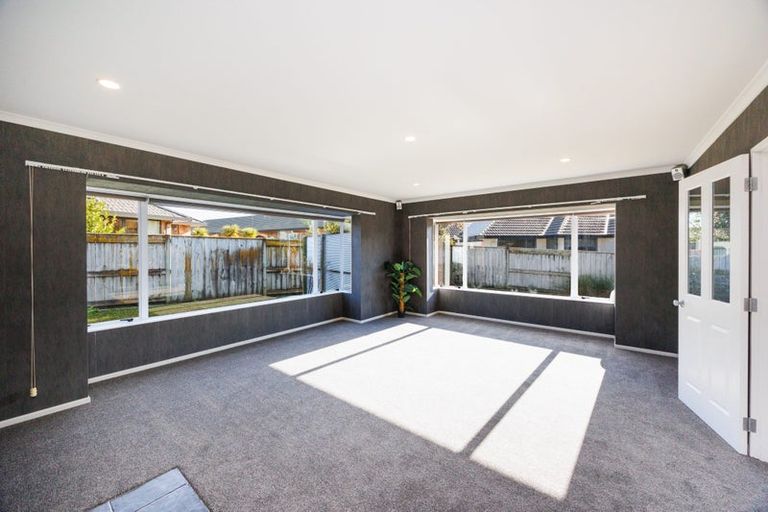 Photo of property in 20 Johnstone Drive, Fitzherbert, Palmerston North, 4410