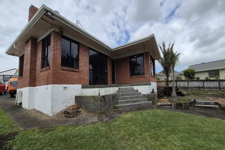 Photo of property in 3 Owens Road, Waiuku, 2123