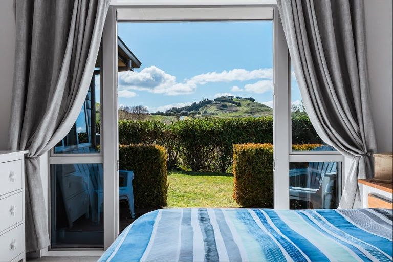 Photo of property in 90 Dalmore Way, Acacia Bay, Taupo, 3385