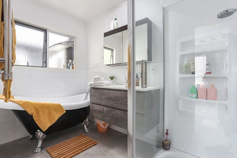 Photo of property in 56 James Laurie Street, Henderson, Auckland, 0612