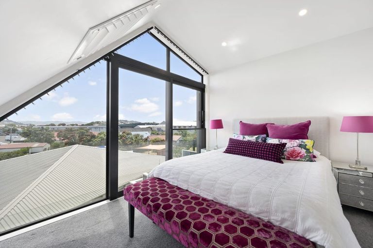 Photo of property in 6c Lyall Parade, Lyall Bay, Wellington, 6022