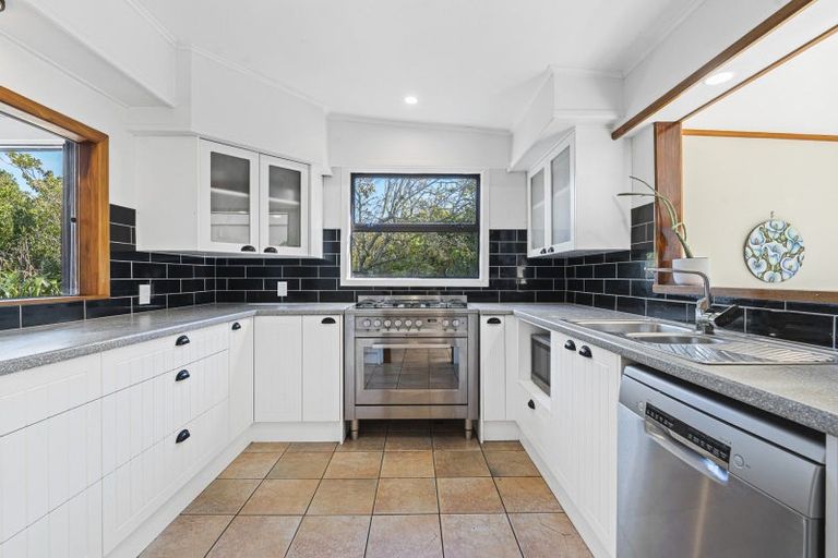 Photo of property in 20 Parris Street, Moturoa, New Plymouth, 4310