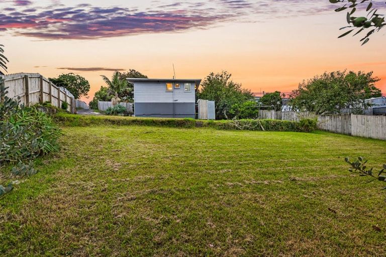 Photo of property in 18 Solar Road, Glen Eden, Auckland, 0602