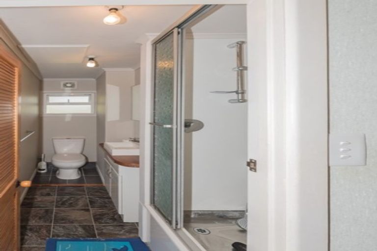 Photo of property in 16 Glamorgan Drive, Torbay, Auckland, 0630