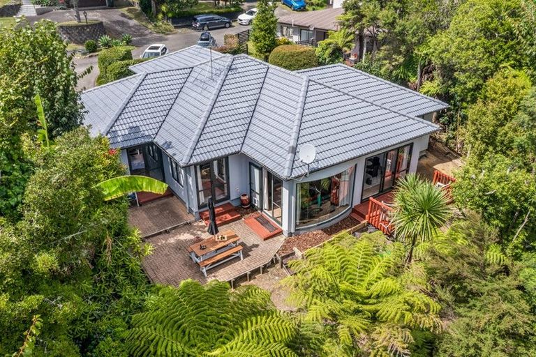 Photo of property in 5 Springwater Vale, Unsworth Heights, Auckland, 0632