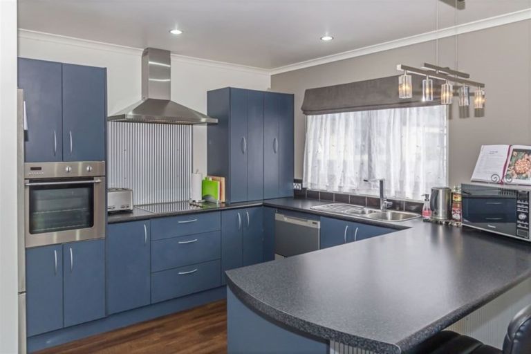 Photo of property in 38a Holiday Road, Stanmore Bay, Whangaparaoa, 0932