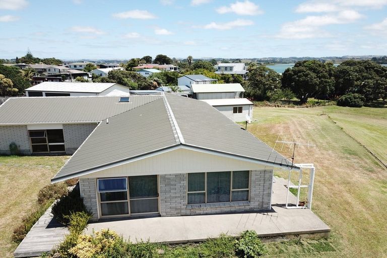 Photo of property in 12 Keven Road, Clarks Beach, Pukekohe, 2679