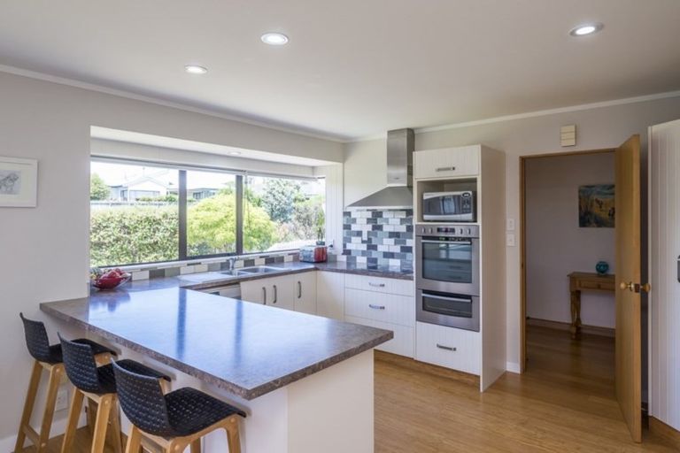 Photo of property in 32 Sunburst Court, Paraparaumu Beach, Paraparaumu, 5032