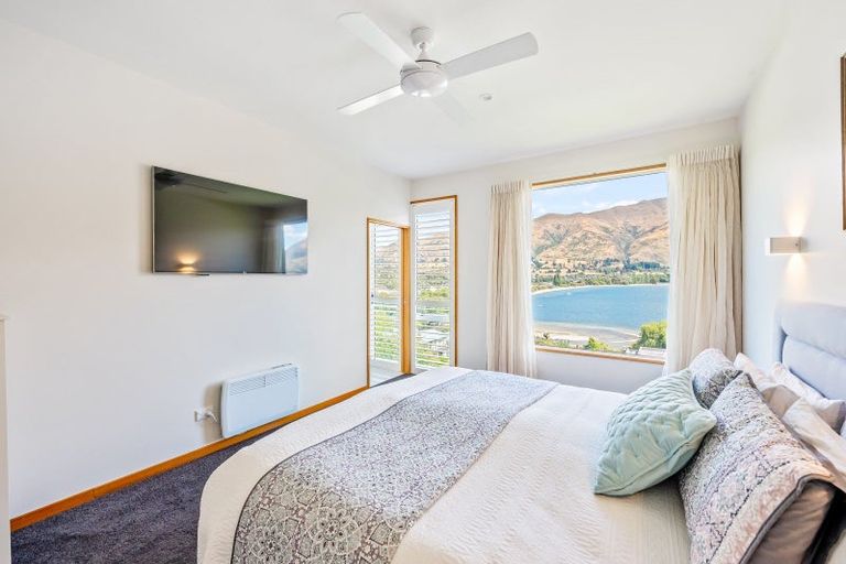 Photo of property in 32 Lismore Street, Wanaka, 9305