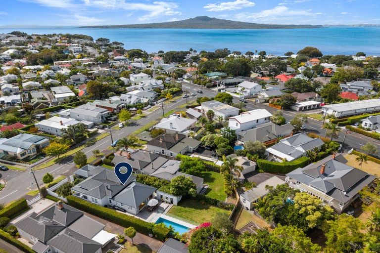Photo of property in 58 Albert Road, Devonport, Auckland, 0624